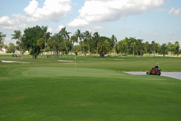 Golf Course Maintenance in Pasadena