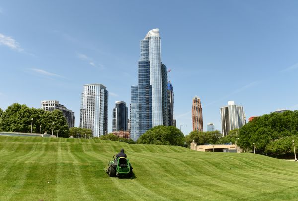 Cost of Corporate Lawn Mowing in Pasadena