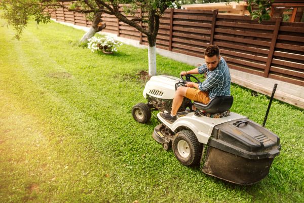 Industrial Lawn Mowing in Pasadena