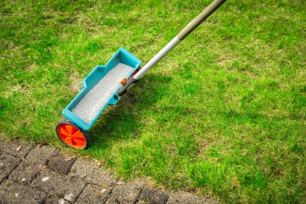 Commercial Lawn Treatment in Pasadena